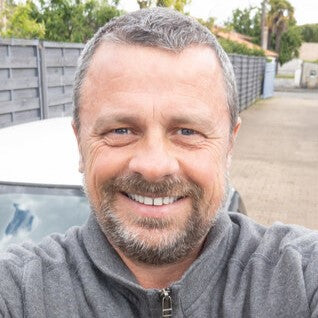 <em>Атанас В.</em>